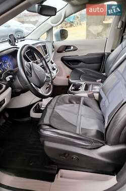 Мінівен Chrysler Pacifica 2017 в Львові