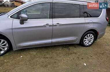 Минивэн Chrysler Pacifica 2017 в 