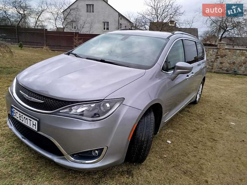 Минивэн Chrysler Pacifica 2017 в Львове