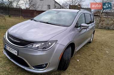 Минивэн Chrysler Pacifica 2017 в 