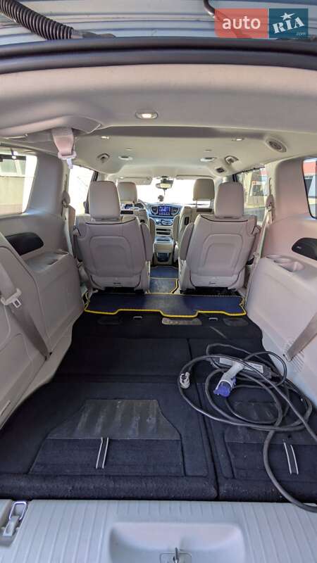 Минивэн Chrysler Pacifica 2017 в Сарнах