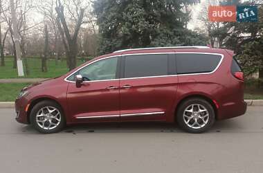 Минивэн Chrysler Pacifica 2018 в 
