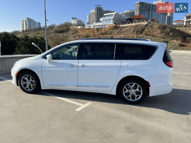 Минивэн Chrysler Pacifica 2019 в Одессе