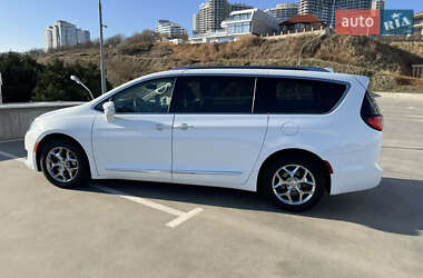 Минивэн Chrysler Pacifica 2019 в 