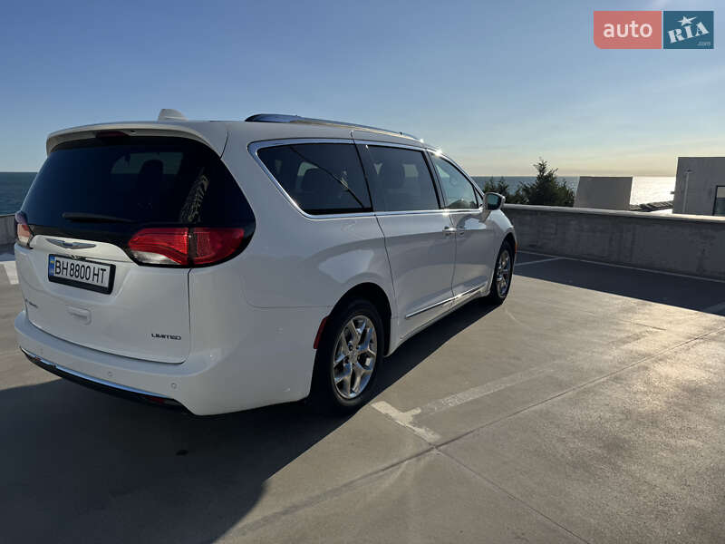 Минивэн Chrysler Pacifica 2019 в Одессе