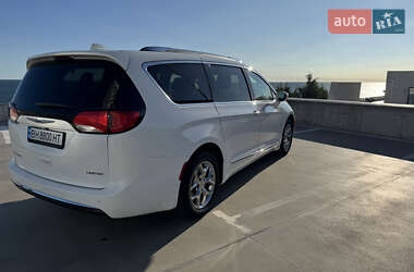 Минивэн Chrysler Pacifica 2019 в 