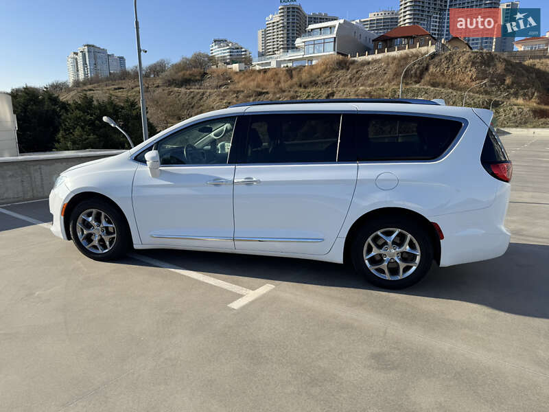 Минивэн Chrysler Pacifica 2019 в Одессе