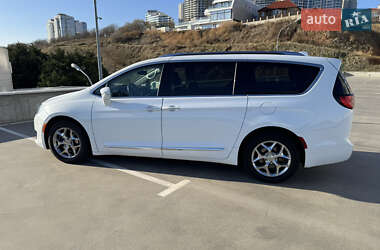 Минивэн Chrysler Pacifica 2019 в 