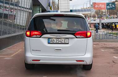 Минивэн Chrysler Pacifica 2017 в 