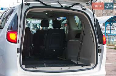 Минивэн Chrysler Pacifica 2017 в 