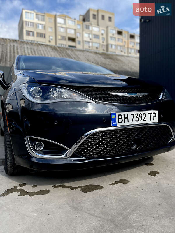 Минивэн Chrysler Pacifica 2019 в Одессе