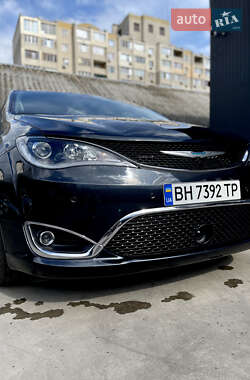Минивэн Chrysler Pacifica 2019 в 