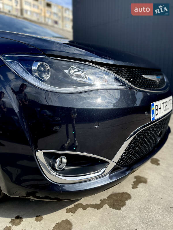 Минивэн Chrysler Pacifica 2019 в Одессе