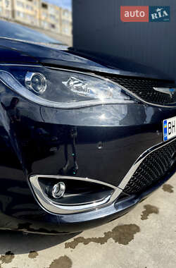 Минивэн Chrysler Pacifica 2019 в 