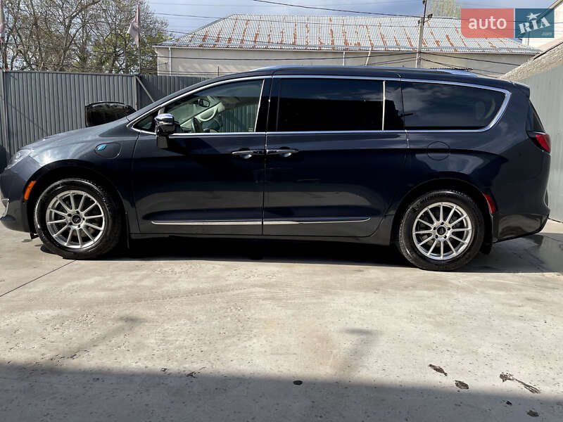 Минивэн Chrysler Pacifica 2019 в Одессе