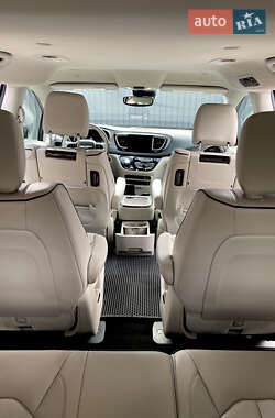 Минивэн Chrysler Pacifica 2019 в 