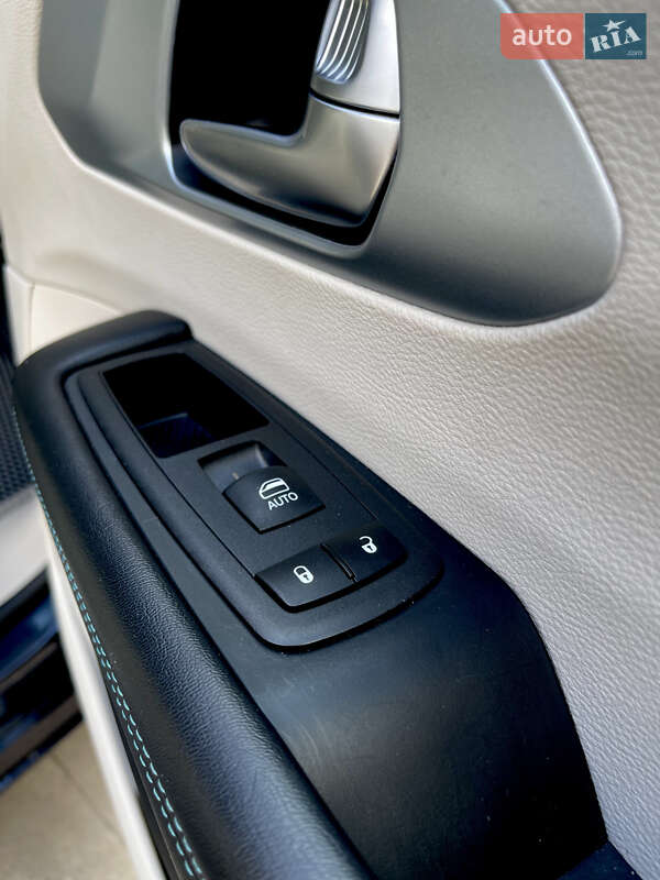 Минивэн Chrysler Pacifica 2019 в Одессе