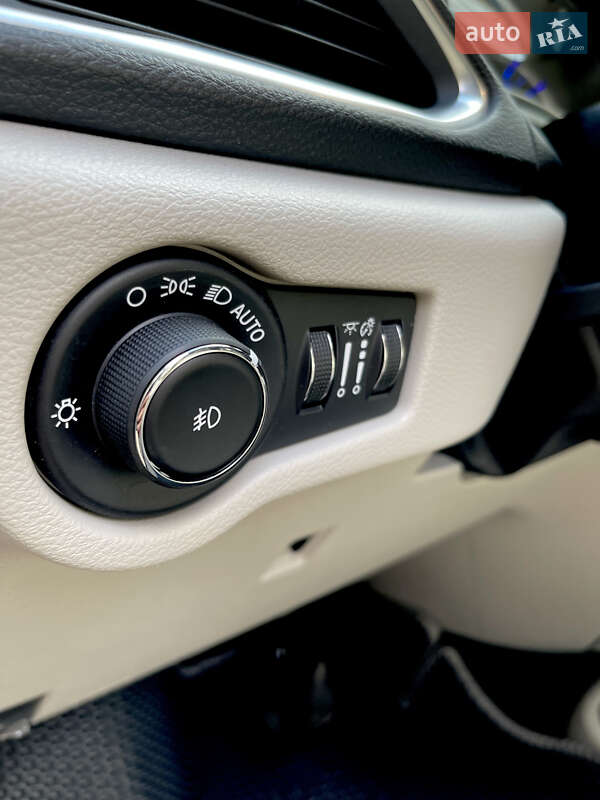 Минивэн Chrysler Pacifica 2019 в Одессе