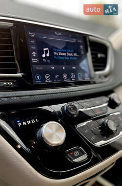Минивэн Chrysler Pacifica 2019 в 