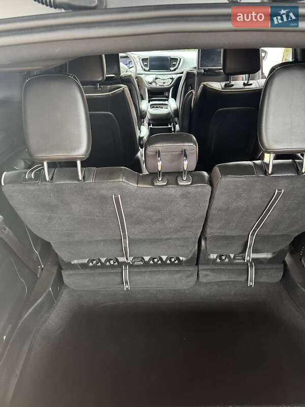 Мінівен Chrysler Pacifica 2022 в Києві