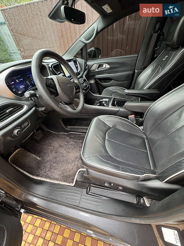 Мінівен Chrysler Pacifica 2022 в Києві