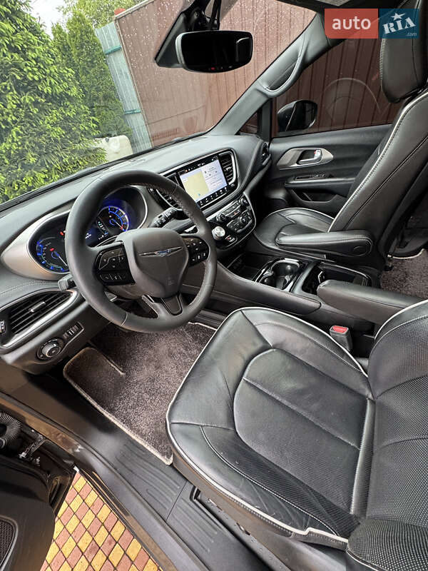 Мінівен Chrysler Pacifica 2022 в Києві