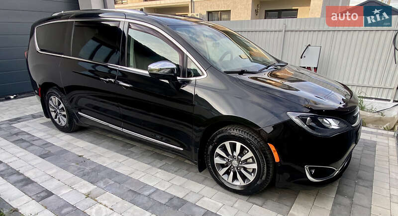 Минивэн Chrysler Pacifica 2020 в Ужгороде