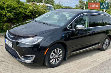 Мінівен Chrysler Pacifica 2020 в 