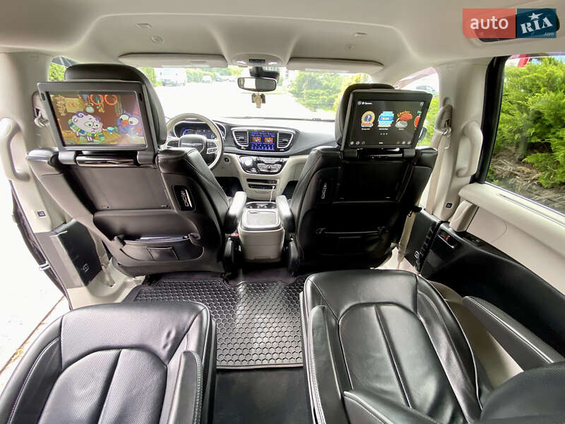 Минивэн Chrysler Pacifica 2020 в Ужгороде