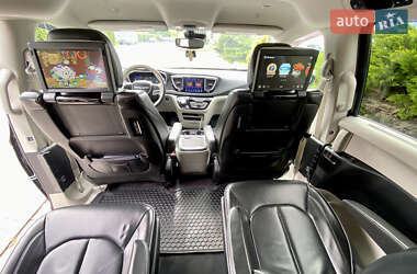 Мінівен Chrysler Pacifica 2020 в 