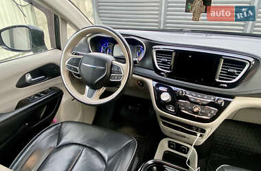 Мінівен Chrysler Pacifica 2020 в 