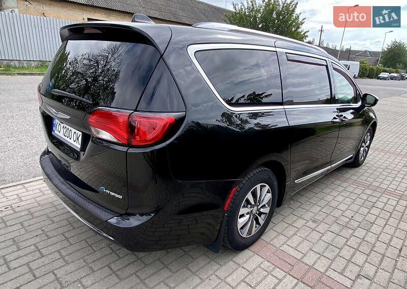 Минивэн Chrysler Pacifica 2020 в Ужгороде