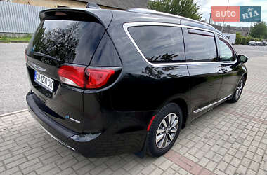 Мінівен Chrysler Pacifica 2020 в 