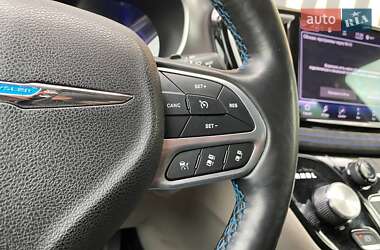 Позашляховик / Кросовер Chrysler Pacifica 2021 в 