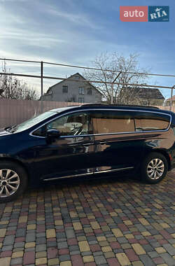 Минивэн Chrysler Pacifica 2017 в 
