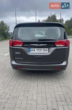 Минивэн Chrysler Pacifica 2017 в 
