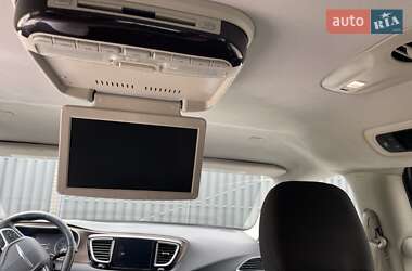 Минивэн Chrysler Pacifica 2017 в 