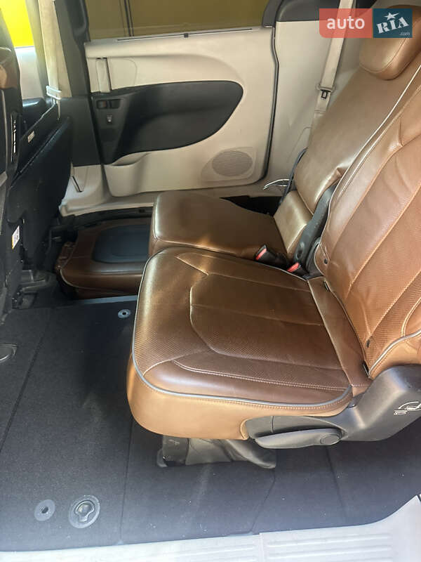 Мінівен Chrysler Pacifica 2016 в Вінниці
