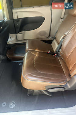 Минивэн Chrysler Pacifica 2016 в 