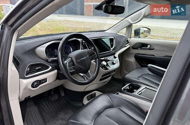 Минивэн Chrysler Pacifica 2021 в 
