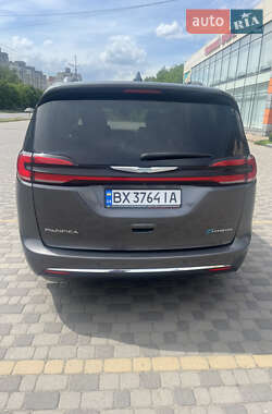 Минивэн Chrysler Pacifica 2021 в 
