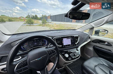 Минивэн Chrysler Pacifica 2021 в 