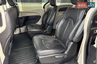 Минивэн Chrysler Pacifica 2021 в 