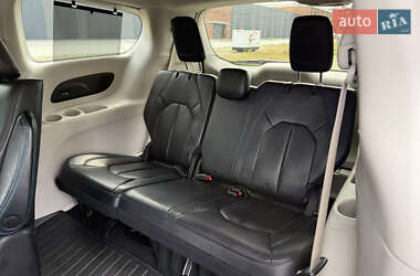 Минивэн Chrysler Pacifica 2021 в 