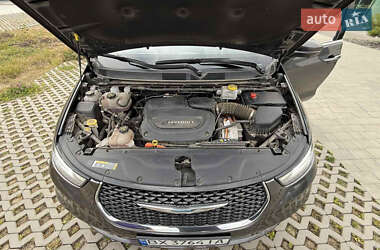 Минивэн Chrysler Pacifica 2021 в 