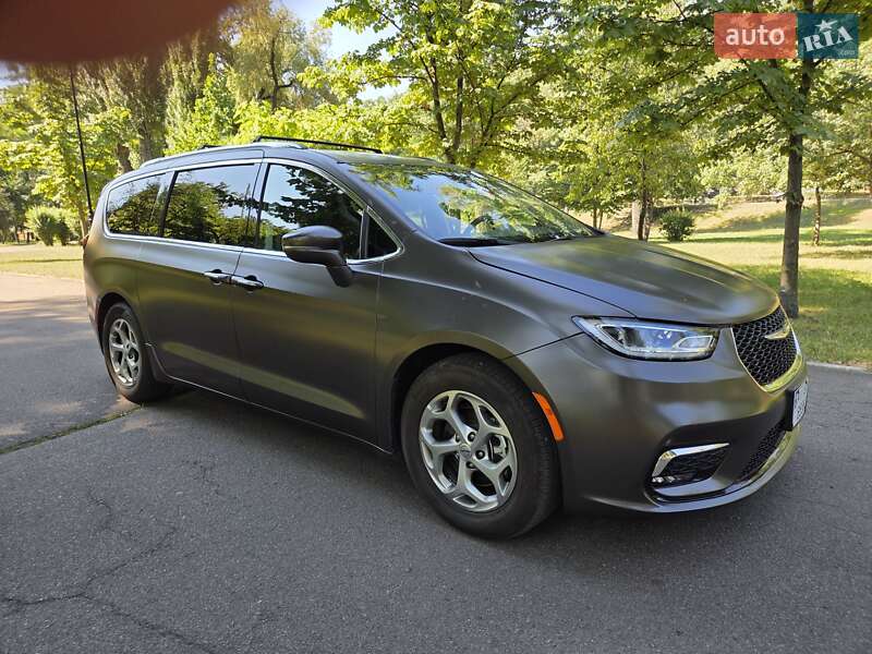 Универсал Chrysler Pacifica 2021 в Киеве