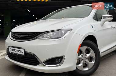 Минивэн Chrysler Pacifica 2017 в 