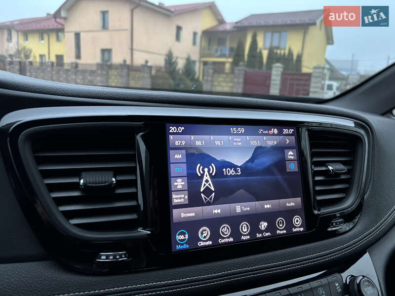 Мінівен Chrysler Pacifica 2020 в Стрию