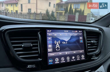 Мінівен Chrysler Pacifica 2020 в 