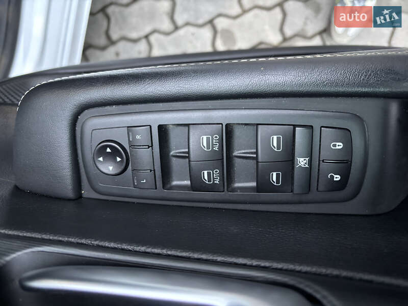 Мінівен Chrysler Pacifica 2020 в Стрию